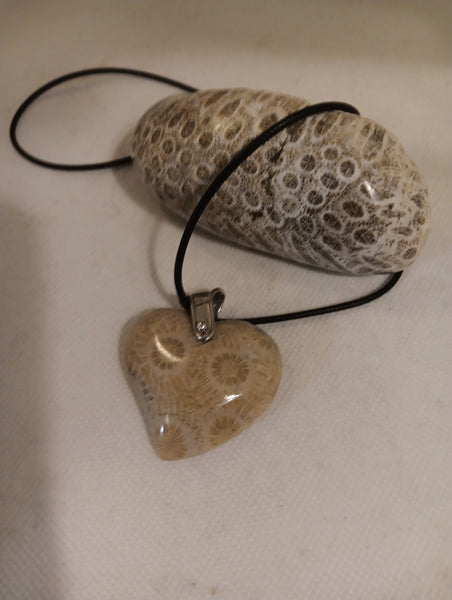 Women's pendant necklace "SYMBOL of LOVE"/heart-shaped/ hand-carved from Radiolaria stone/piedra de Bobo exquisite accessory/ ONLY 1